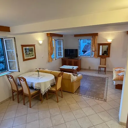Apartment Astoria Rab Town