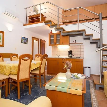 Astoria Apartman Rab Town