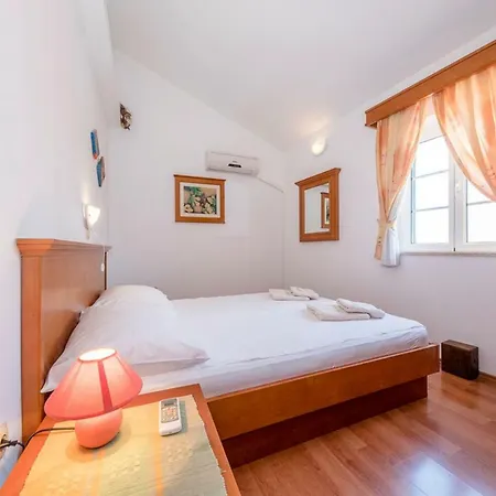 Astoria Apartment Rab Town